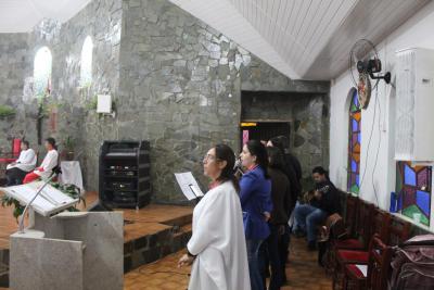 Dezenas de FiÃ©is participaram da Missa dos Romeiros em Campo Mendes