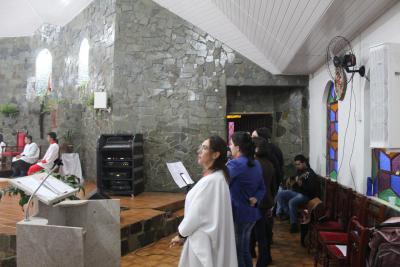 Dezenas de FiÃ©is participaram da Missa dos Romeiros em Campo Mendes
