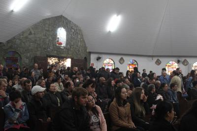 Dezenas de FiÃ©is participaram da Missa dos Romeiros em Campo Mendes