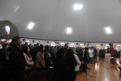 Dezenas de FiÃ©is participaram da Missa dos Romeiros em Campo Mendes