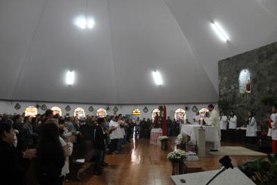 Dezenas de FiÃ©is participaram da Missa dos Romeiros em Campo Mendes