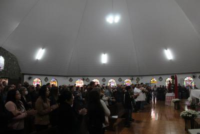 Dezenas de FiÃ©is participaram da Missa dos Romeiros em Campo Mendes