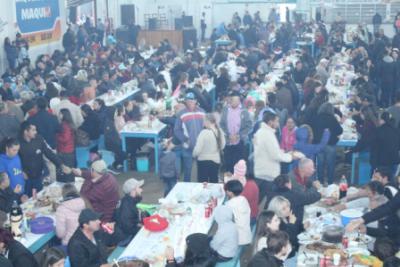  Bingo com PavilhÃ£o lotado movimentou a programaÃ§Ã£o festiva do Bom Jesus em Campo Mendes