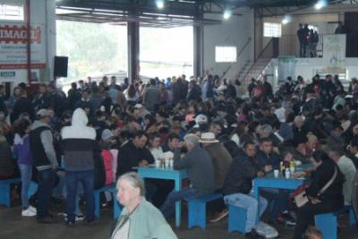  Bingo com PavilhÃ£o lotado movimentou a programaÃ§Ã£o festiva do Bom Jesus em Campo Mendes