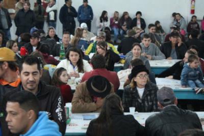  Bingo com PavilhÃ£o lotado movimentou a programaÃ§Ã£o festiva do Bom Jesus em Campo Mendes