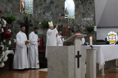 Bispo Dom Amilton Presidiu a Missa das CrianÃ§as em louvor ao Bom Jesus em Campo Mendes