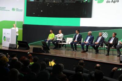 Em BrasÃ­lia, caravana do ParanÃ¡ participa de evento com Bolsonaro