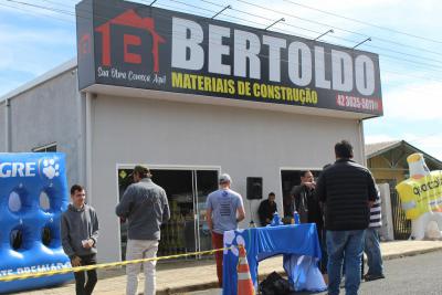 Bertoldo Materiais de ConstruÃ§Ã£o comemora um ano de sucesso em Laranjeiras do Sul 