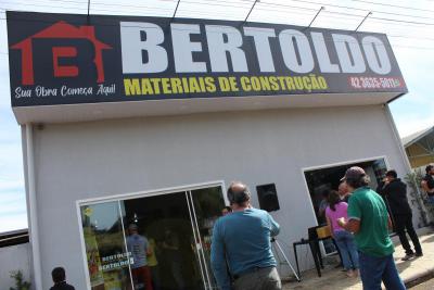 Bertoldo Materiais de ConstruÃ§Ã£o comemora um ano de sucesso em Laranjeiras do Sul 