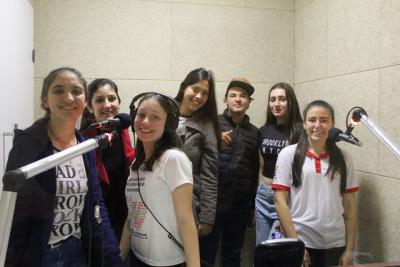 Alunos da 3Âª SÃ©rie do MagistÃ©rio do ColÃ©gio Gildo gravaram peÃ§a de Teatro na RÃ¡dio Campo Aberto
