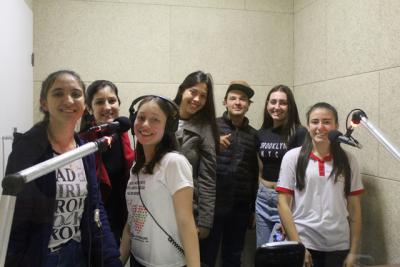 Alunos da 3ª Série do Magistério do Colégio Gildo gravaram peça de Teatro na Rádio Campo Aberto