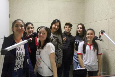Alunos da 3Âª SÃ©rie do MagistÃ©rio do ColÃ©gio Gildo gravaram peÃ§a de Teatro na RÃ¡dio Campo Aberto