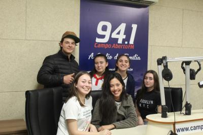 Alunos da 3Âª SÃ©rie do MagistÃ©rio do ColÃ©gio Gildo gravaram peÃ§a de Teatro na RÃ¡dio Campo Aberto