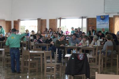 LeilÃ£o da Sociedade Rural de Laranjeiras do Sul movimentou mais de um milhÃ£o em negÃ³cios 