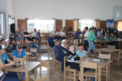 LeilÃ£o da Sociedade Rural de Laranjeiras do Sul movimentou mais de um milhÃ£o em negÃ³cios 