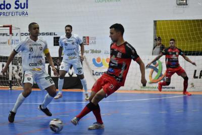 OperÃ¡rio Laranjeiras goleia Campo MourÃ£o e retorna ao G4 do Paranaense de Futsal Chave Ouro.