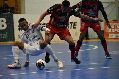 Operário Laranjeiras goleia Campo Mourão e retorna ao G4 do Paranaense de Futsal Chave Ouro.