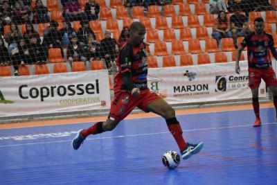 OperÃ¡rio Laranjeiras goleia Campo MourÃ£o e retorna ao G4 do Paranaense de Futsal Chave Ouro.