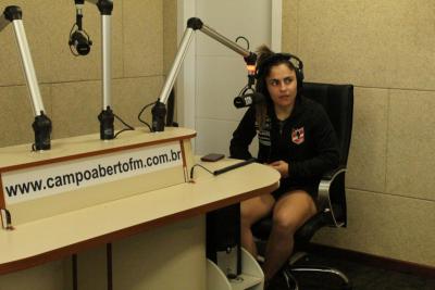 Goleiras das equipe de Futsal Feminino Leoas da Serra visitam a Campo Aberto FM