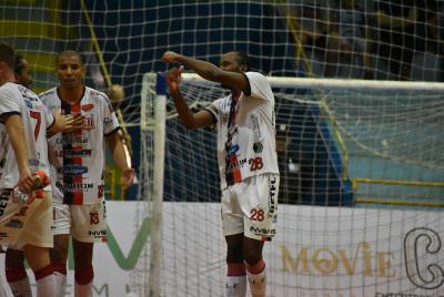 Chave Ouro de Futsal: Em rodada dupla Feminino empata e está eliminado, masculino vence Foz e firma permanência no G4