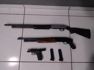 Laranjeiras: PRF apreende armas de uso restrito e coletes balÃ­sticos na BR 277 