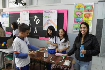 Escola LeocÃ¡dio JosÃ© Correia realizou a Feira de CiÃªncias com os Alunos do 5Âº ano