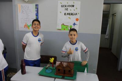 Escola LeocÃ¡dio JosÃ© Correia realizou a Feira de CiÃªncias com os Alunos do 5Âº ano