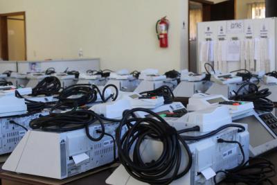 FÃ³rum Eleitoral da Comarca de Laranjeiras do Sul estÃ¡ realizando a Cerimonia de LacraÃ§Ã£o das Urnas EletrÃ´nicas