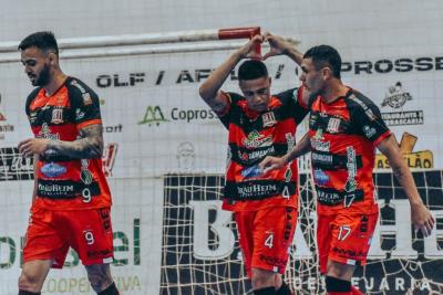 OperÃ¡rio Laranjeiras bate o Cascavel e sobe para a 2Âª colocaÃ§Ã£o do Paranaense Chave Ouro de Futsal
