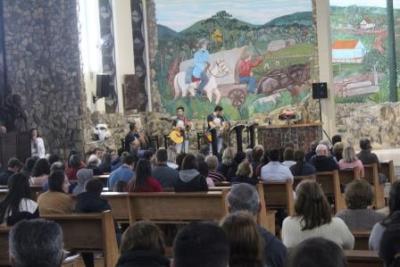 Com ParticipaÃ§Ã£o Da RCC e CTG EstÃ¢ncia do IguaÃ§u aconteceu o 4Âº dia da Novena da Padroeira em Laranjeiras do Sul