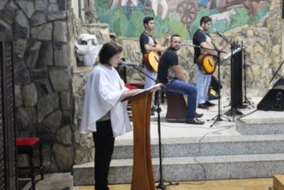 Com ParticipaÃ§Ã£o Da RCC e CTG EstÃ¢ncia do IguaÃ§u aconteceu o 4Âº dia da Novena da Padroeira em Laranjeiras do Sul