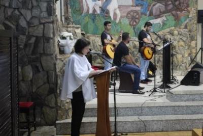 Com ParticipaÃ§Ã£o Da RCC e CTG EstÃ¢ncia do IguaÃ§u aconteceu o 4Âº dia da Novena da Padroeira em Laranjeiras do Sul