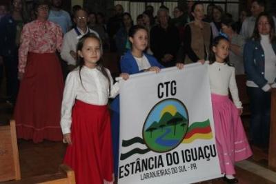 Com ParticipaÃ§Ã£o Da RCC e CTG EstÃ¢ncia do IguaÃ§u aconteceu o 4Âº dia da Novena da Padroeira em Laranjeiras do Sul