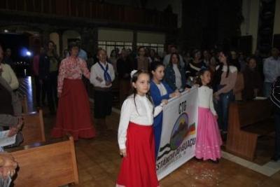 Com ParticipaÃ§Ã£o Da RCC e CTG EstÃ¢ncia do IguaÃ§u aconteceu o 4Âº dia da Novena da Padroeira em Laranjeiras do Sul