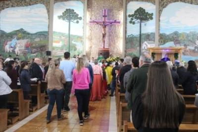 Com ParticipaÃ§Ã£o Da RCC e CTG EstÃ¢ncia do IguaÃ§u aconteceu o 4Âº dia da Novena da Padroeira em Laranjeiras do Sul