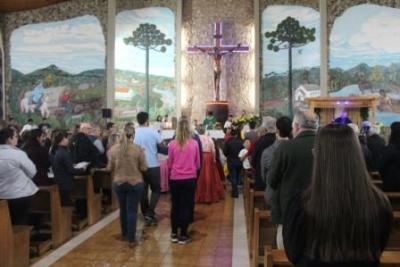 Com ParticipaÃ§Ã£o Da RCC e CTG EstÃ¢ncia do IguaÃ§u aconteceu o 4Âº dia da Novena da Padroeira em Laranjeiras do Sul