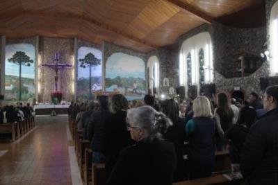 Com ParticipaÃ§Ã£o Da RCC e CTG EstÃ¢ncia do IguaÃ§u aconteceu o 4Âº dia da Novena da Padroeira em Laranjeiras do Sul