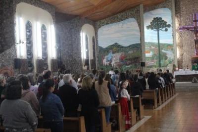 Com ParticipaÃ§Ã£o Da RCC e CTG EstÃ¢ncia do IguaÃ§u aconteceu o 4Âº dia da Novena da Padroeira em Laranjeiras do Sul