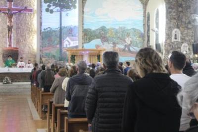 Com ParticipaÃ§Ã£o Da RCC e CTG EstÃ¢ncia do IguaÃ§u aconteceu o 4Âº dia da Novena da Padroeira em Laranjeiras do Sul