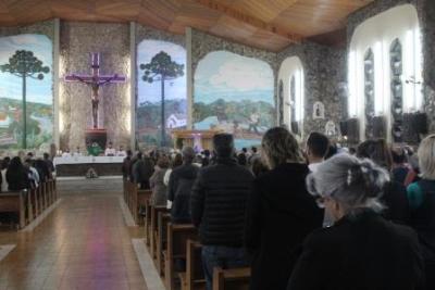 Com ParticipaÃ§Ã£o Da RCC e CTG EstÃ¢ncia do IguaÃ§u aconteceu o 4Âº dia da Novena da Padroeira em Laranjeiras do Sul