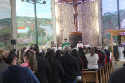 Com ParticipaÃ§Ã£o Da RCC e CTG EstÃ¢ncia do IguaÃ§u aconteceu o 4Âº dia da Novena da Padroeira em Laranjeiras do Sul
