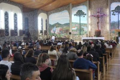 Com ParticipaÃ§Ã£o Da RCC e CTG EstÃ¢ncia do IguaÃ§u aconteceu o 4Âº dia da Novena da Padroeira em Laranjeiras do Sul