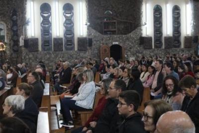 Com ParticipaÃ§Ã£o Da RCC e CTG EstÃ¢ncia do IguaÃ§u aconteceu o 4Âº dia da Novena da Padroeira em Laranjeiras do Sul