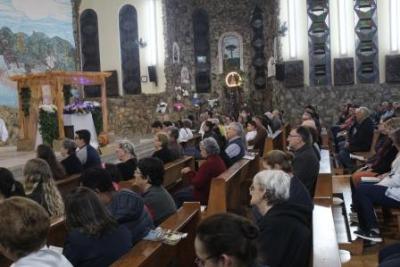 Com ParticipaÃ§Ã£o Da RCC e CTG EstÃ¢ncia do IguaÃ§u aconteceu o 4Âº dia da Novena da Padroeira em Laranjeiras do Sul