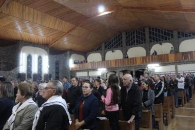 Com ParticipaÃ§Ã£o Da RCC e CTG EstÃ¢ncia do IguaÃ§u aconteceu o 4Âº dia da Novena da Padroeira em Laranjeiras do Sul