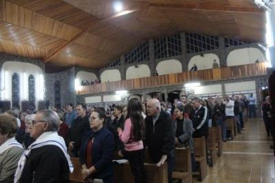 Com ParticipaÃ§Ã£o Da RCC e CTG EstÃ¢ncia do IguaÃ§u aconteceu o 4Âº dia da Novena da Padroeira em Laranjeiras do Sul