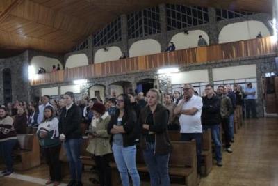 Com ParticipaÃ§Ã£o Da RCC e CTG EstÃ¢ncia do IguaÃ§u aconteceu o 4Âº dia da Novena da Padroeira em Laranjeiras do Sul