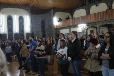 Com ParticipaÃ§Ã£o Da RCC e CTG EstÃ¢ncia do IguaÃ§u aconteceu o 4Âº dia da Novena da Padroeira em Laranjeiras do Sul