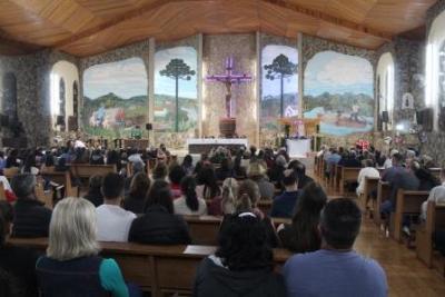 Com ParticipaÃ§Ã£o Da RCC e CTG EstÃ¢ncia do IguaÃ§u aconteceu o 4Âº dia da Novena da Padroeira em Laranjeiras do Sul