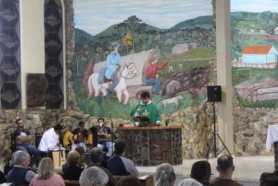 Com ParticipaÃ§Ã£o Da RCC e CTG EstÃ¢ncia do IguaÃ§u aconteceu o 4Âº dia da Novena da Padroeira em Laranjeiras do Sul